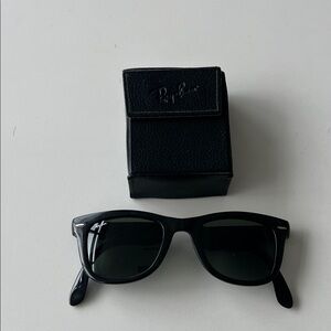 Ray-Ban Classic foldable Black Sunglasses with Case